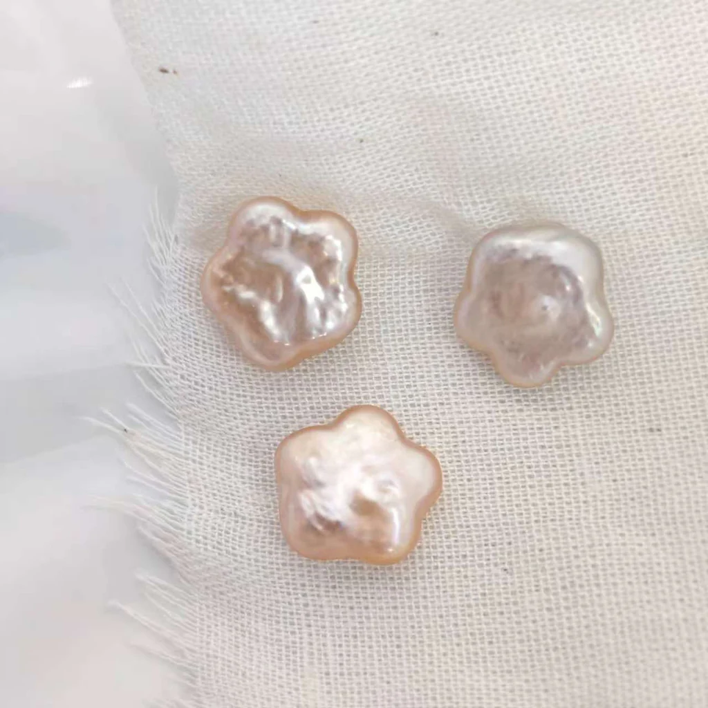 【BAKC TO STOCK】Plum Blossom (3-5 Flower Shape Pearls + 70% Get 1 Edison)